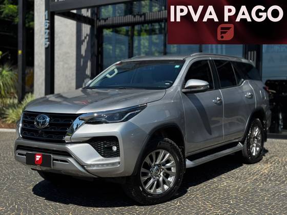TOYOTA HILUX SW4 2.8 D-4D TURBO DIESEL SRX 7L 4X4 AUTOMÁTICO